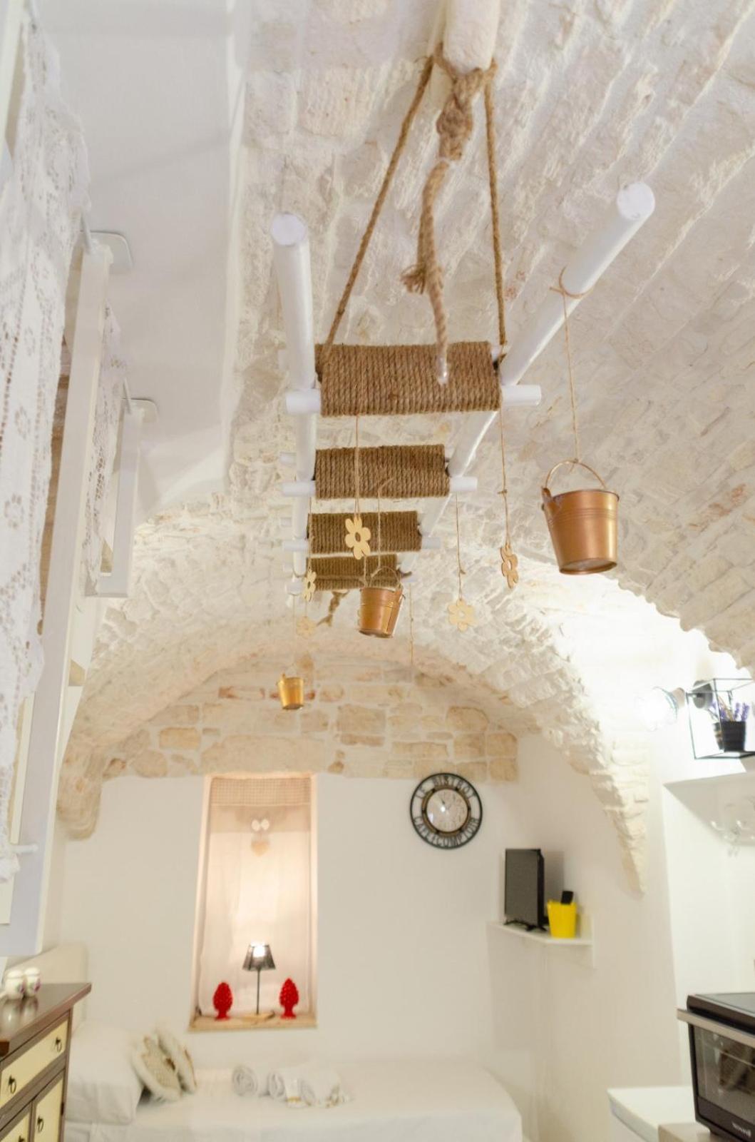 Al Bianco Nido White Stone In Holiday home *