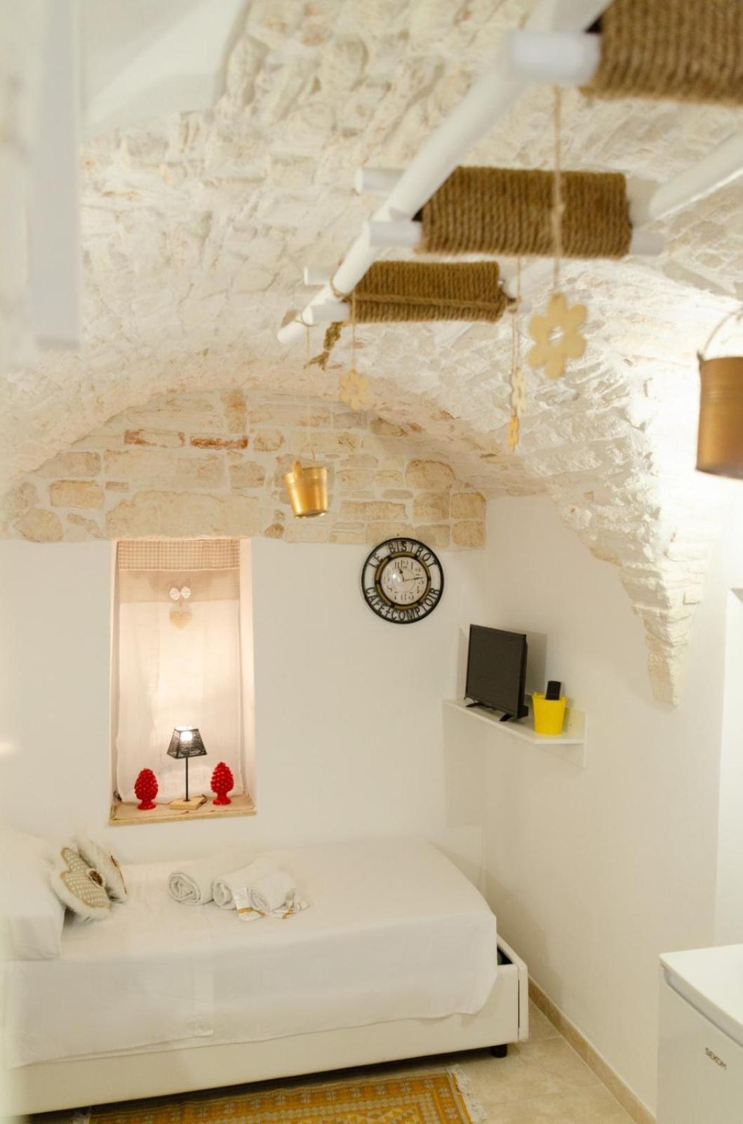 Al Bianco Nido White Stone In